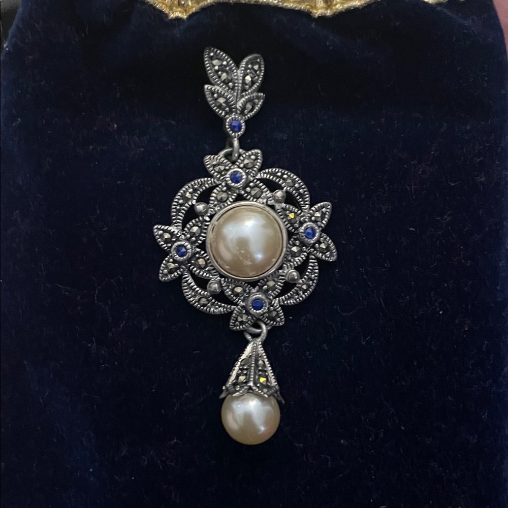 Elegant Silver and Pearl Pendant